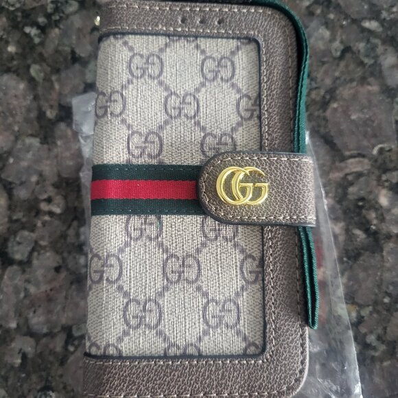 Phone case - Picture 1 of 3